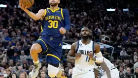 Jugaría Curry este domingo