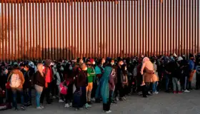 Llaman a solicitantes de asilo a tener paciencia