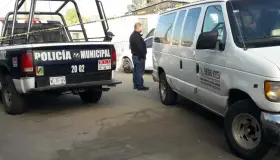 Encuentran a mujer sin vida en la vía pública