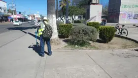 Limpian plaza tras manifestación 8M