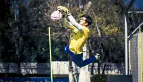 Viven novela en la portería