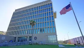 Buscan senadores de EU levantar bloqueo comercial a Cuba