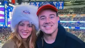 Salen rumores de romance entre Shakira y Carson Daly, conductor de 'The Voice'