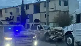 Choca vehículo militar tras persecución; hay dos elementos graves