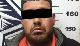 Tumba estacionómetros cuando manejaba borracho