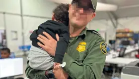 Abandona ‘pollero’ a niño en frontera entre Sonora y Arizona