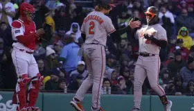 Urías se vuela la barda