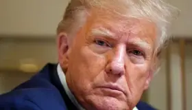 Viaja Trump a Nueva York para comparecer ante la justicia de EU