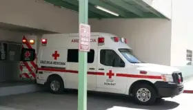 Levantan en bar a persona y lo dejan golpeado frente al aeropuerto