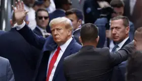 Comparece Donald Trump ante corte de Nueva York