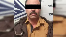 Agrede conductor ebrio a uniformados al ser detenido
