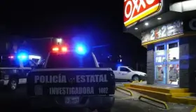 Denuncian robo con violencia en una tienda Oxxo