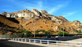 Gobierno busca comprar cerro de la cementera para incorporarlo a La Sauceda