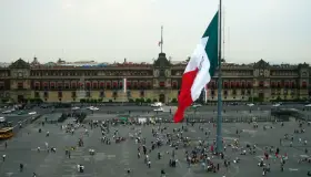 Proponen cambiar nombre al Zócalo capitalino