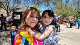 Convive primera dama y Alcalde con niños el domingo de Pascua