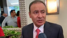 Buscarán que AMLO y Valenzuela estén en renombramiemto de estadio de beisbol