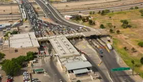 Cierran EU puente para exportaciones por crisis migratoria