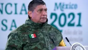 Realiza titular de la Sedena viajes lujosos en familia