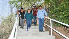 Facilitan movilidad con escalinata a residentes en colonia Del Rosario