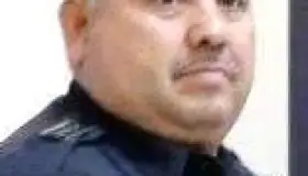 Vigilan escuelas El Comisario General de Seguridad Pública, Francisco Martínez Zubieta, resaltó el trabajo coordinado con agentes asignados al agrupamiento de Seguridad Vial del Departamento de Tránsito para la vigilancia en horario de entrada y salida de las escuelas. Con el regreso a clases el equipo de trabajo del gabinete de seguridad del gobierno de la ciudad se activó para reiniciar el programa de vigilancia permanente en escuelas que presentaron un foco rojo en cuanto a conductas antisoci