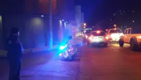 Conductor agrede a policías municipales