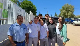 Estudiantes donan despensas al INM