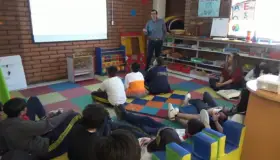 Imparten talleres de historia a estudiantes en la biblioteca