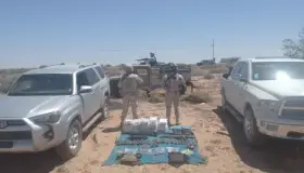 Agreden a militares y abandonan armas y droga