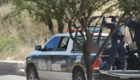 Conducía a exceso de velocidad; cargaba con fentanilo