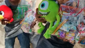 Festeja Compassion Hombre a niñas y niños por su día