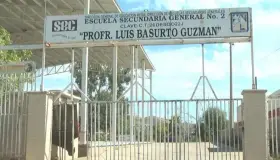 Golpean a estudiante al salir de la escuela; eran dos menores y un adulto