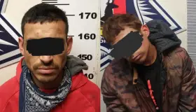‘Con las manos en la masa’; detienen a dos presuntos ladrones