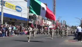 Celebran 161 aniversario de la Batalla de Puebla con lucido desfile