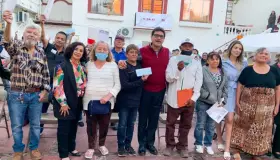 Entrega Alcalde apoyos económicos a 70 familias