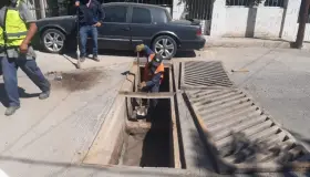 Limpian desagües pluviales previo a lluvias