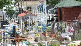 Preparan panteones para el Día de las Madres