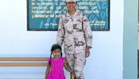 Su orgullo es ser militar, pero lo es más ser madre