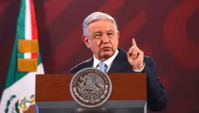 Es decisión de legisladores llevar a juicio político a ministros por invalidar Plan B: AMLO
