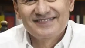 Oxígeno puroPara el Presidente Municipal de esta frontera debe ser una bocanada de oxígeno puro las declaraciones del Gobernador Alfonso Durazo Montaño y del titular de la SIDUR, de que con crédito o sin crédito se construirá la presa “Las Granjas,” el Embovedado de la Avenida Tecnológico y la pavimentación de la Ruiz Cortines.A la buena, el mandatario estatal le está haciendo bueno el pronóstico al Alcalde nogalense y ahora nos reafirma que si no saliera el crédito autorizado por la institución