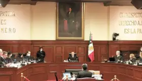 Planea AMLO que ciudadanos elijan a ministros con reforma