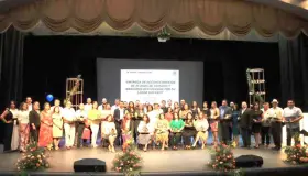 Celebran a maestros por su día; reconocen 25 años de servicio