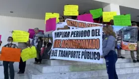 Realizan manifestación Unión de Usuarios frente al Congreso del Estado
