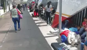 Apoya la UMPC a migrantes que esperan cita para asilo en EU