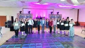 Celebran educadoras con temática de los años 20´s