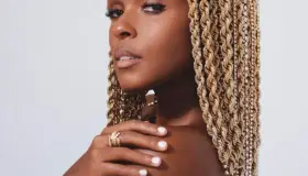 Janelle Monáe se desnuda para Rolling Stone