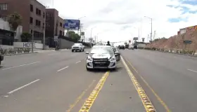 Queda mujer detenida por choque múltiple