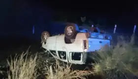 Fallecen dos en choque-volcadura entre Hermosillo y Kino