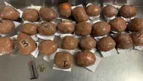 Arrojan proyectiles con droga en línea fronteriza