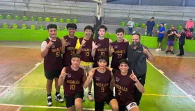 Conquista Nogales cetro de basquet