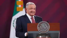 Pide AMLO mandar “al carajo” a quienes traten de comprar votos
